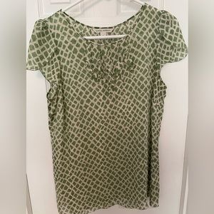 Banana Republic green and cream patterned blouse